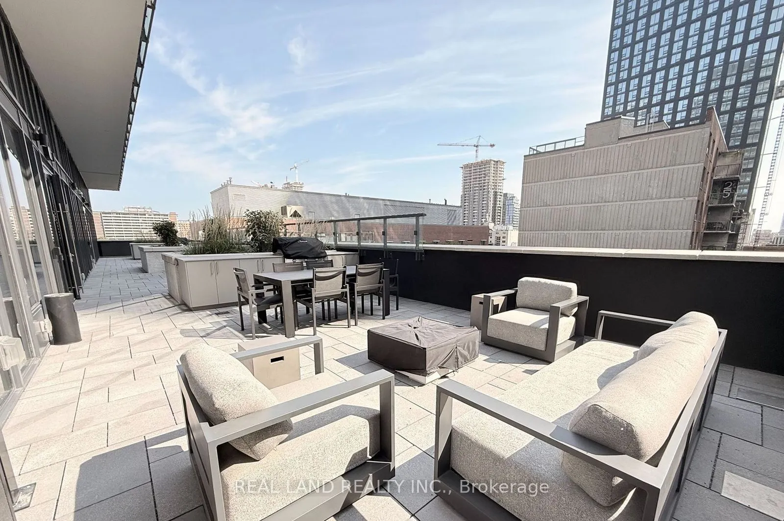 47 Mutual Street, #808