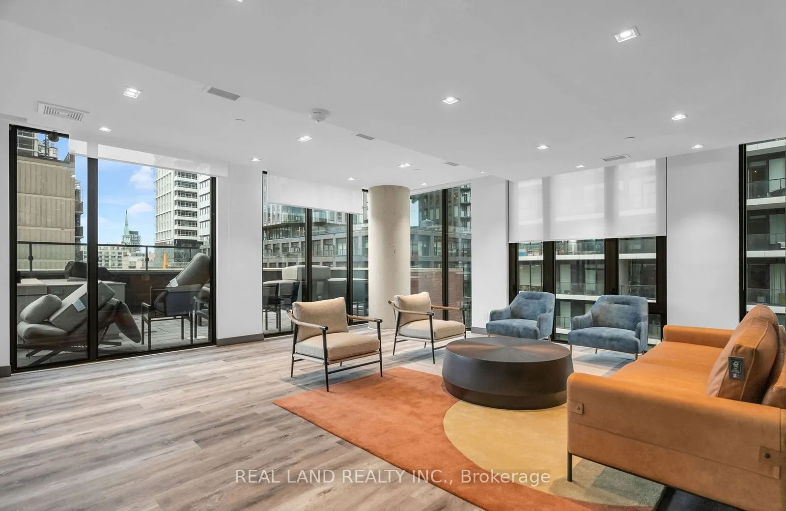 47 Mutual Street, #808