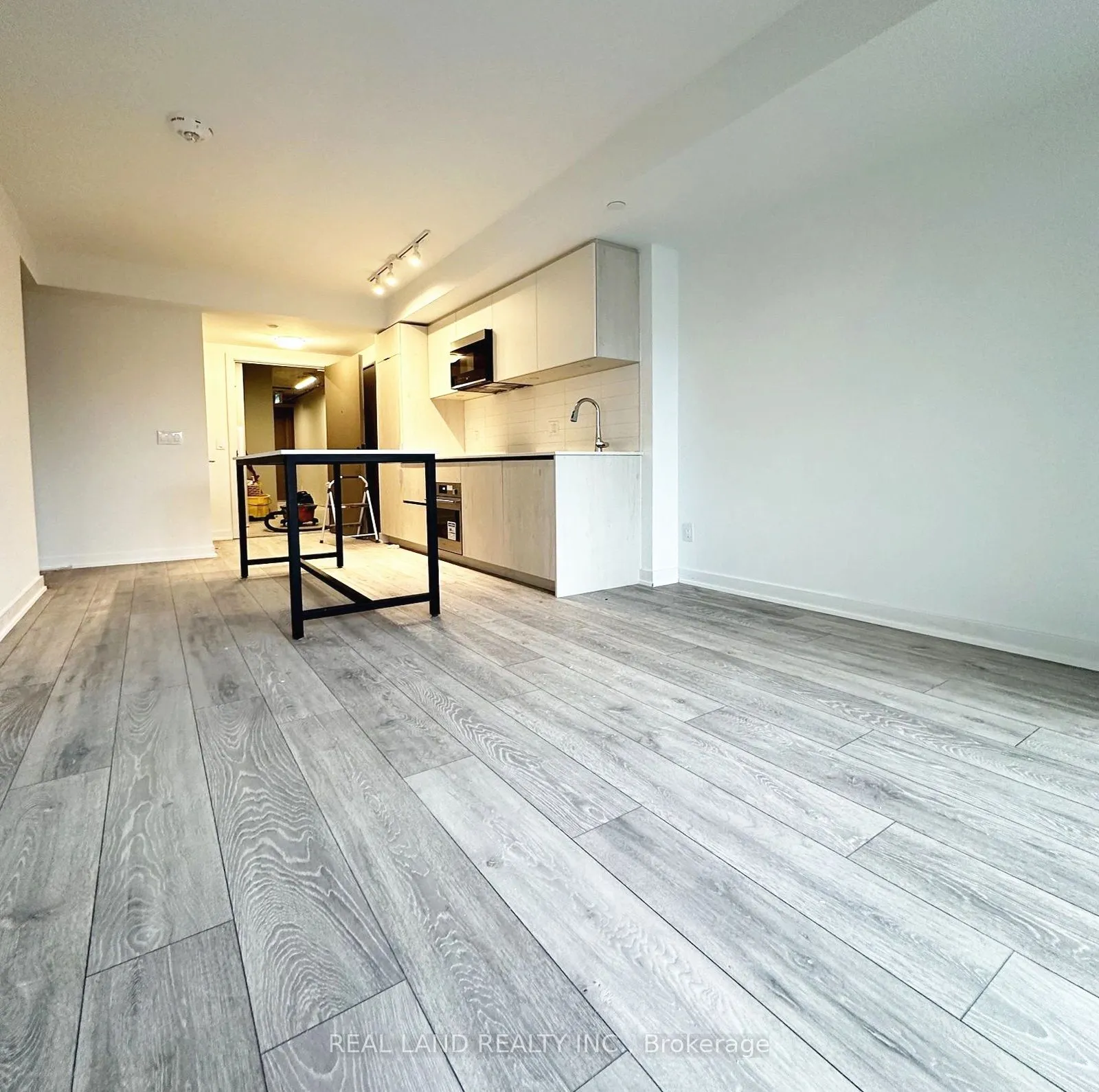 47 Mutual Street, #808