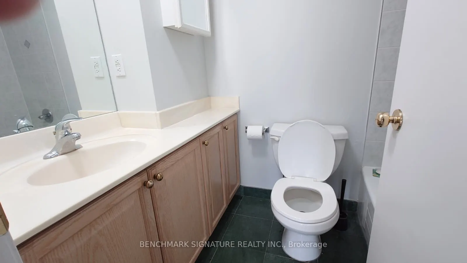 7 King Street E, #2104