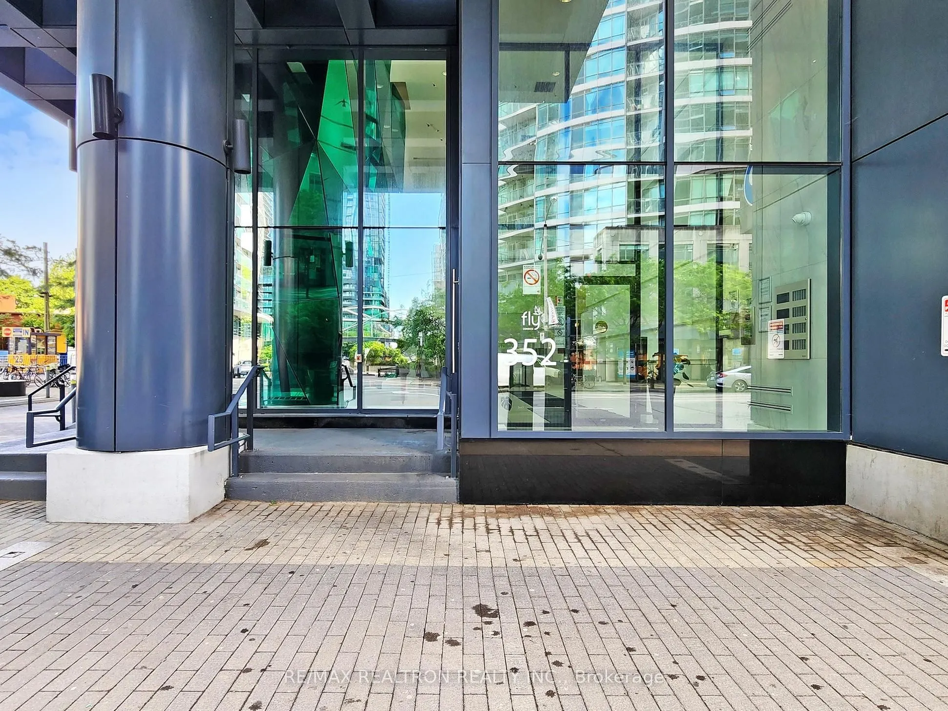 352 Front Street W, #2003