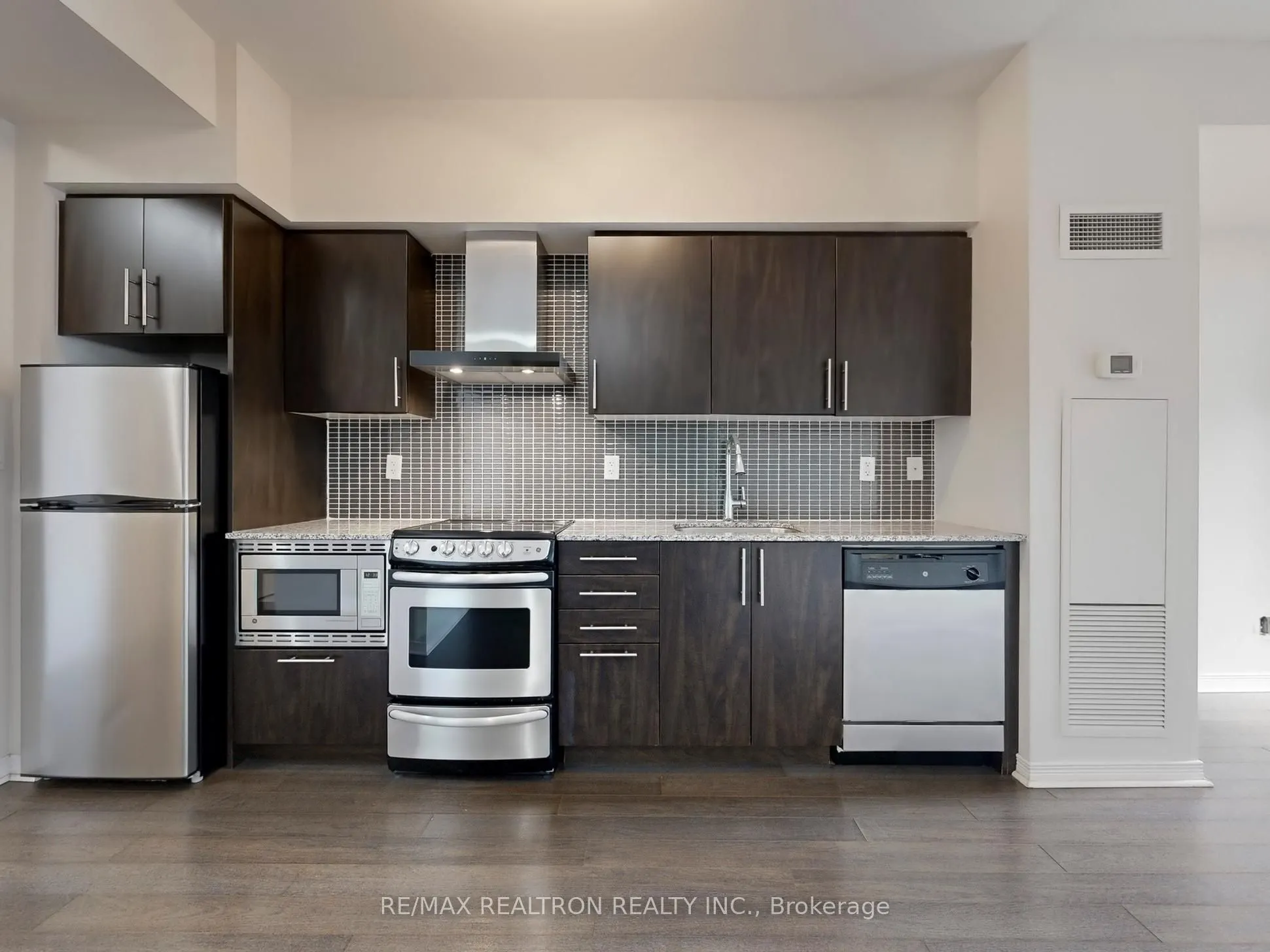 352 Front Street W, #2003