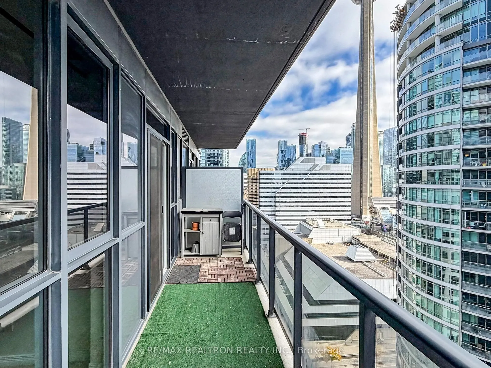 352 Front Street W, #2003