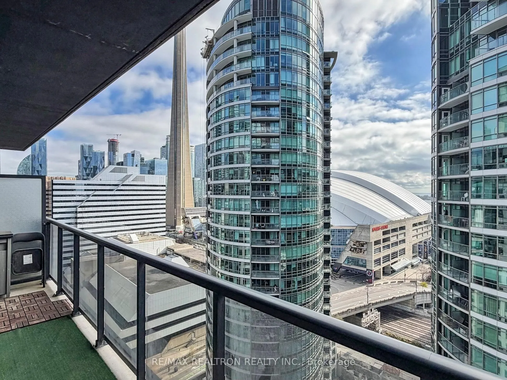 352 Front Street W, #2003