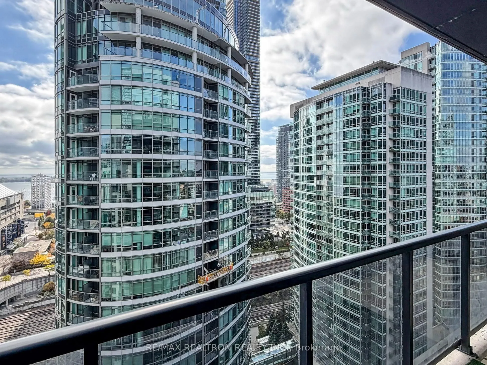 352 Front Street W, #2003