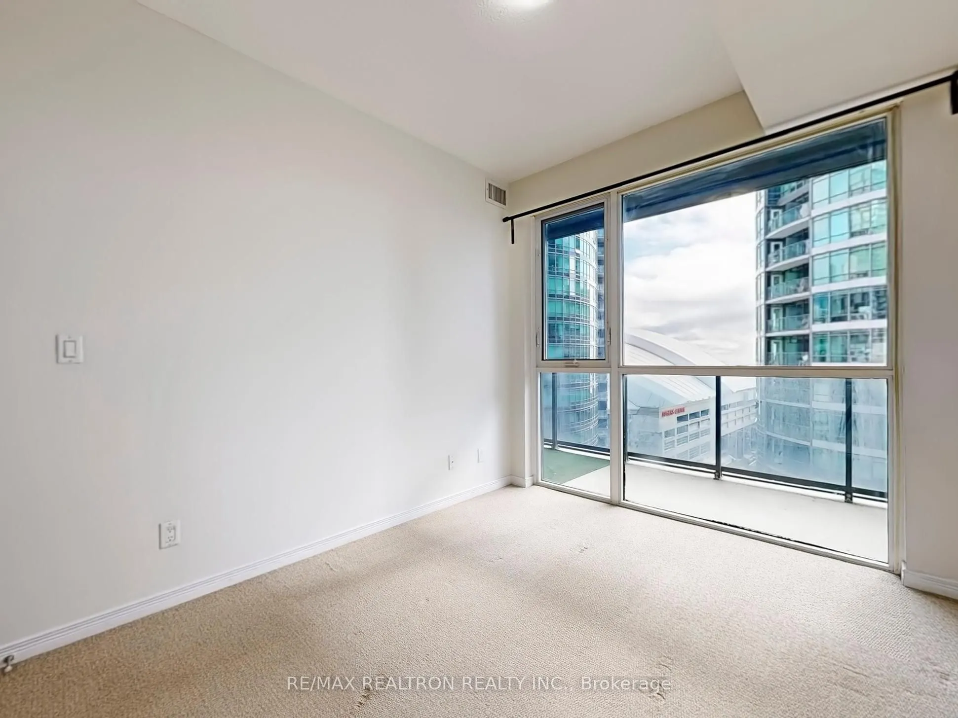 352 Front Street W, #2003