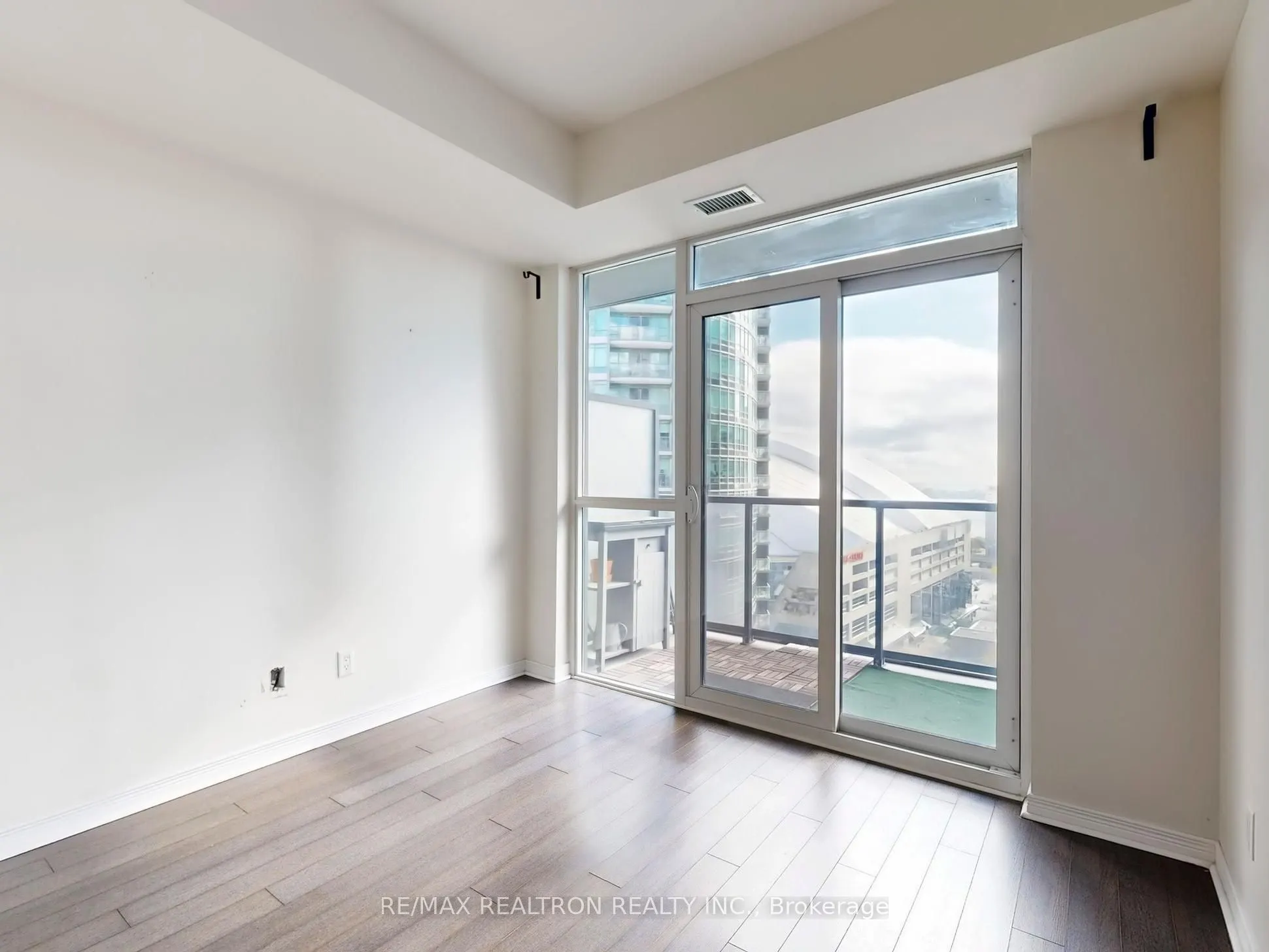 352 Front Street W, #2003