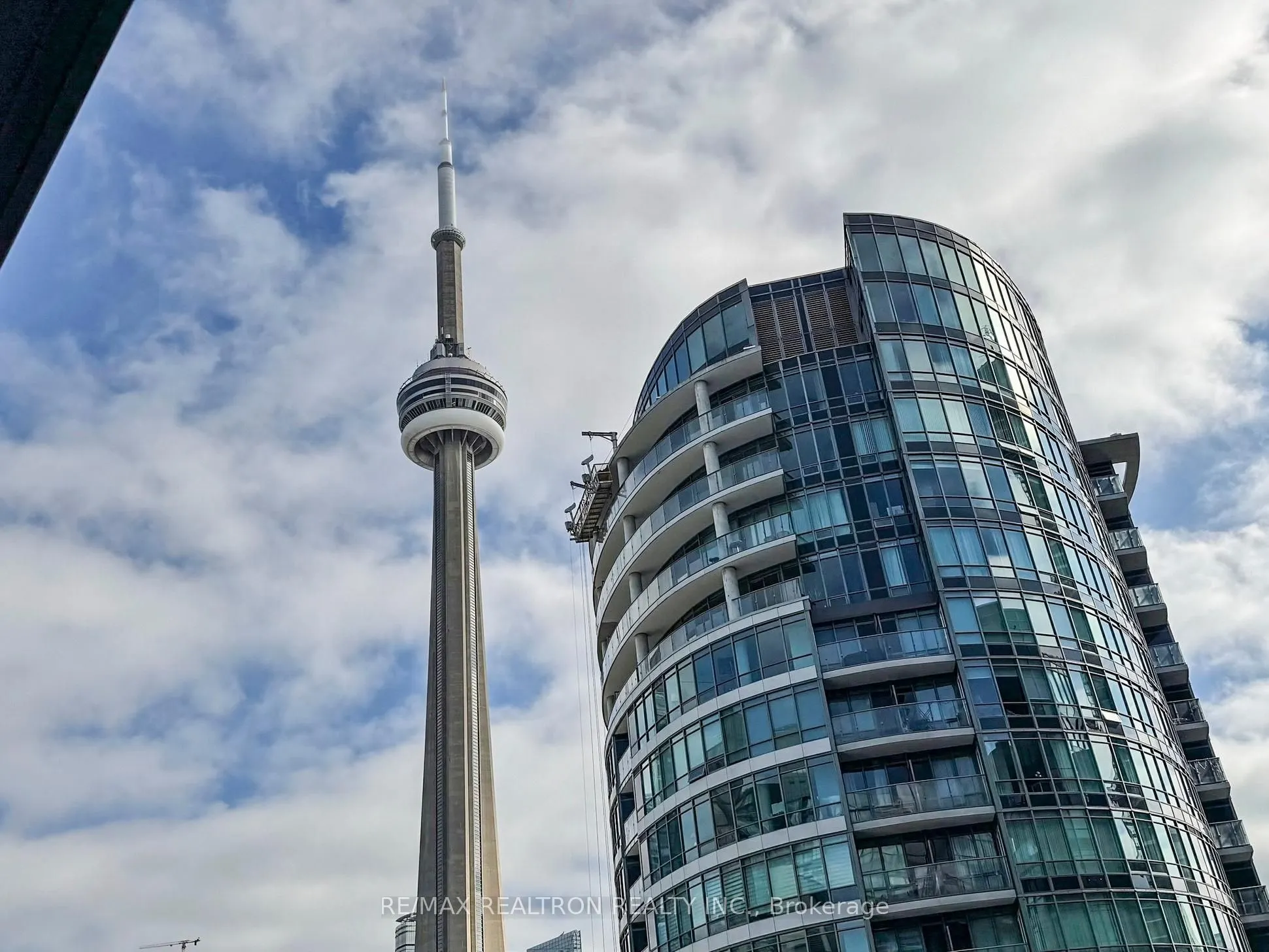 352 Front Street W, #2003