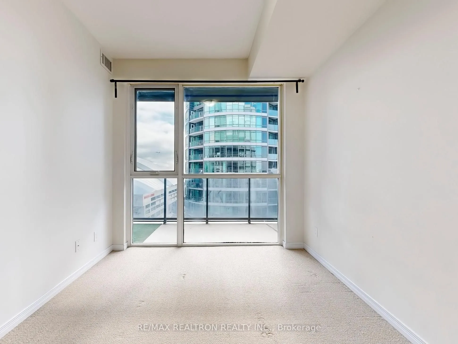 352 Front Street W, #2003