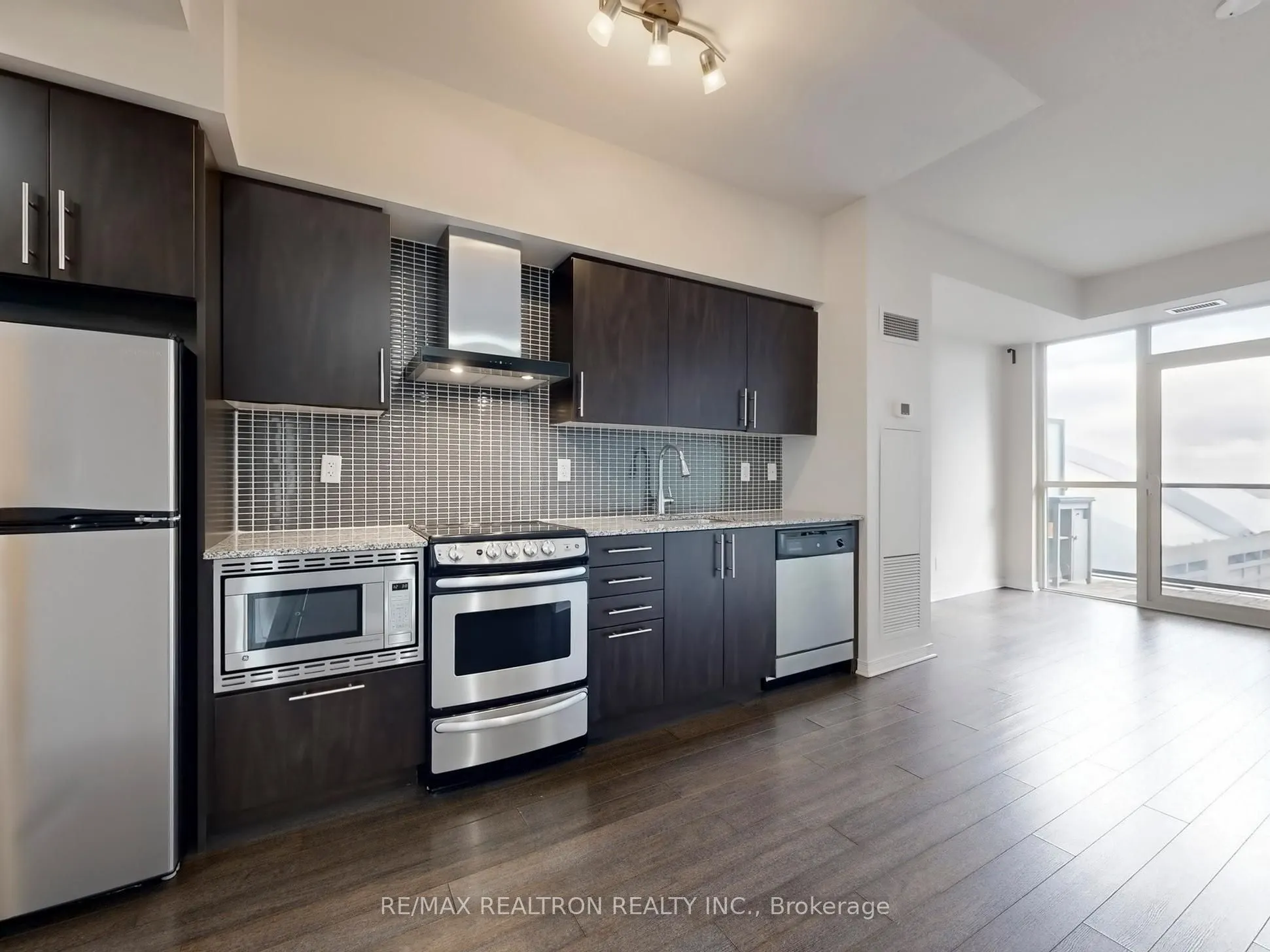 352 Front Street W, #2003