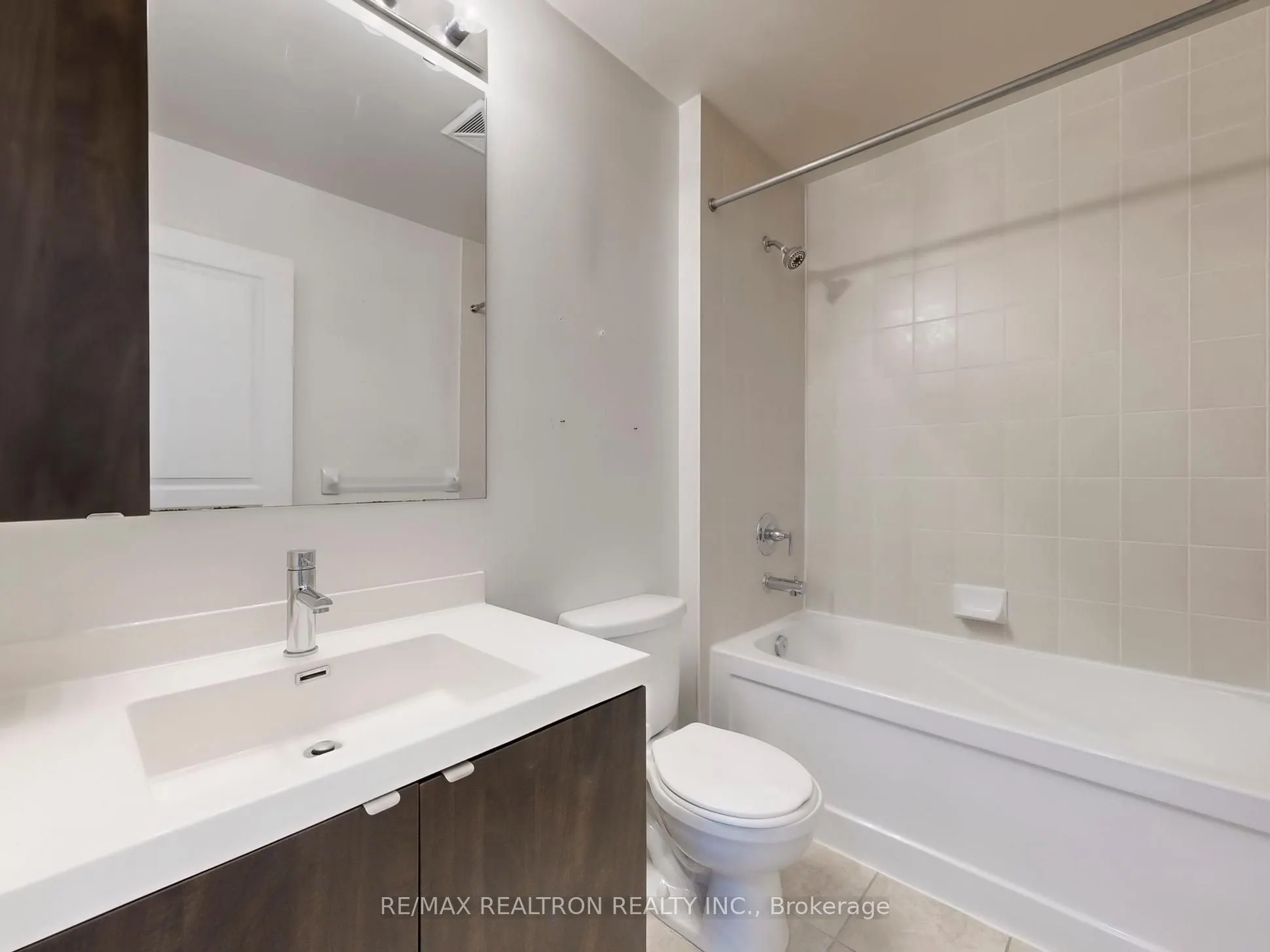 352 Front Street W, #2003