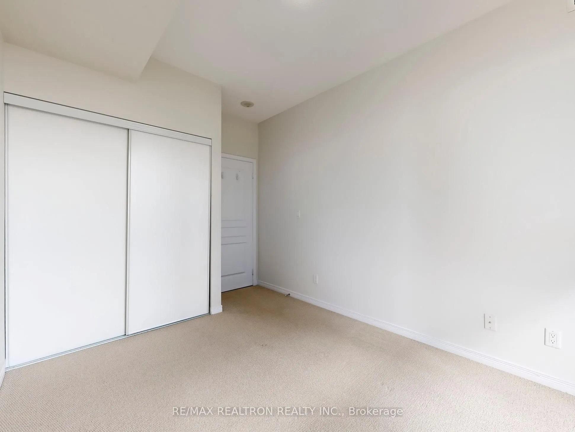 352 Front Street W, #2003