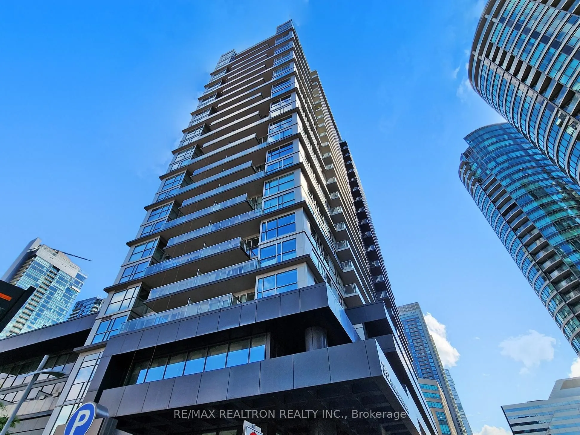 352 Front Street W, #2003