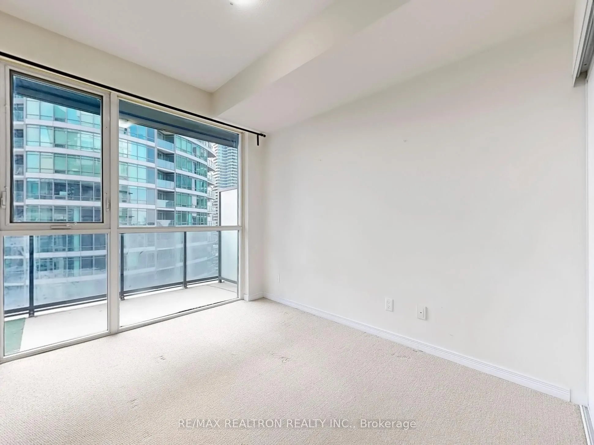 352 Front Street W, #2003