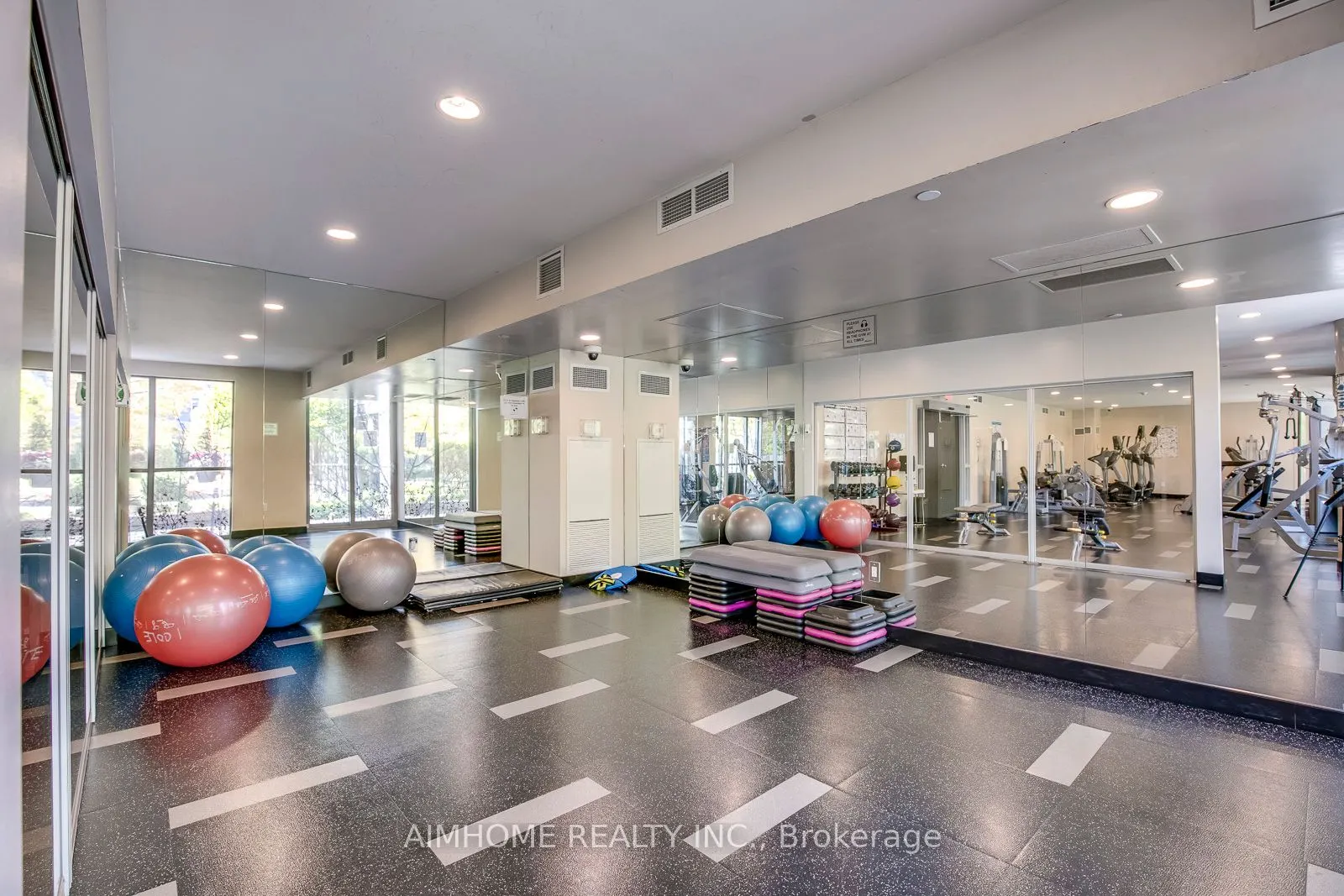 25 Cole Street, #713