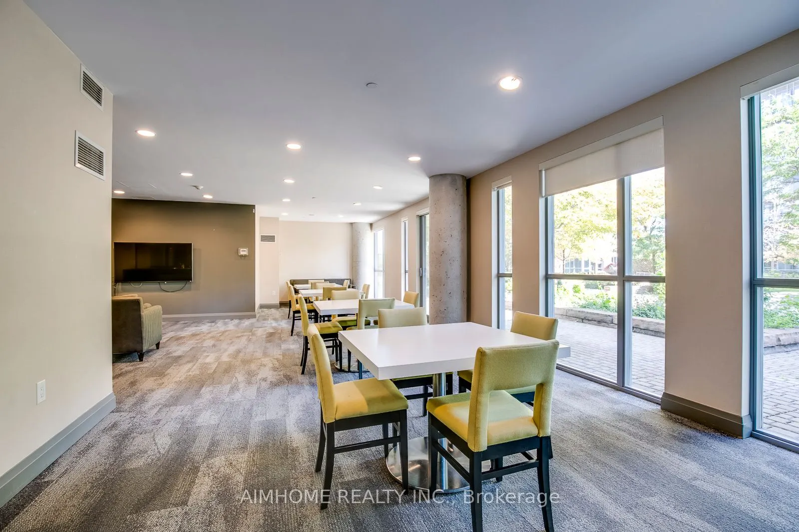 25 Cole Street, #713