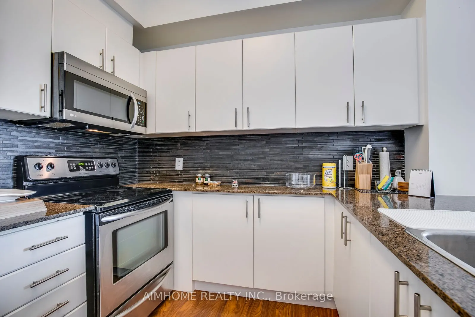 25 Cole Street, #713