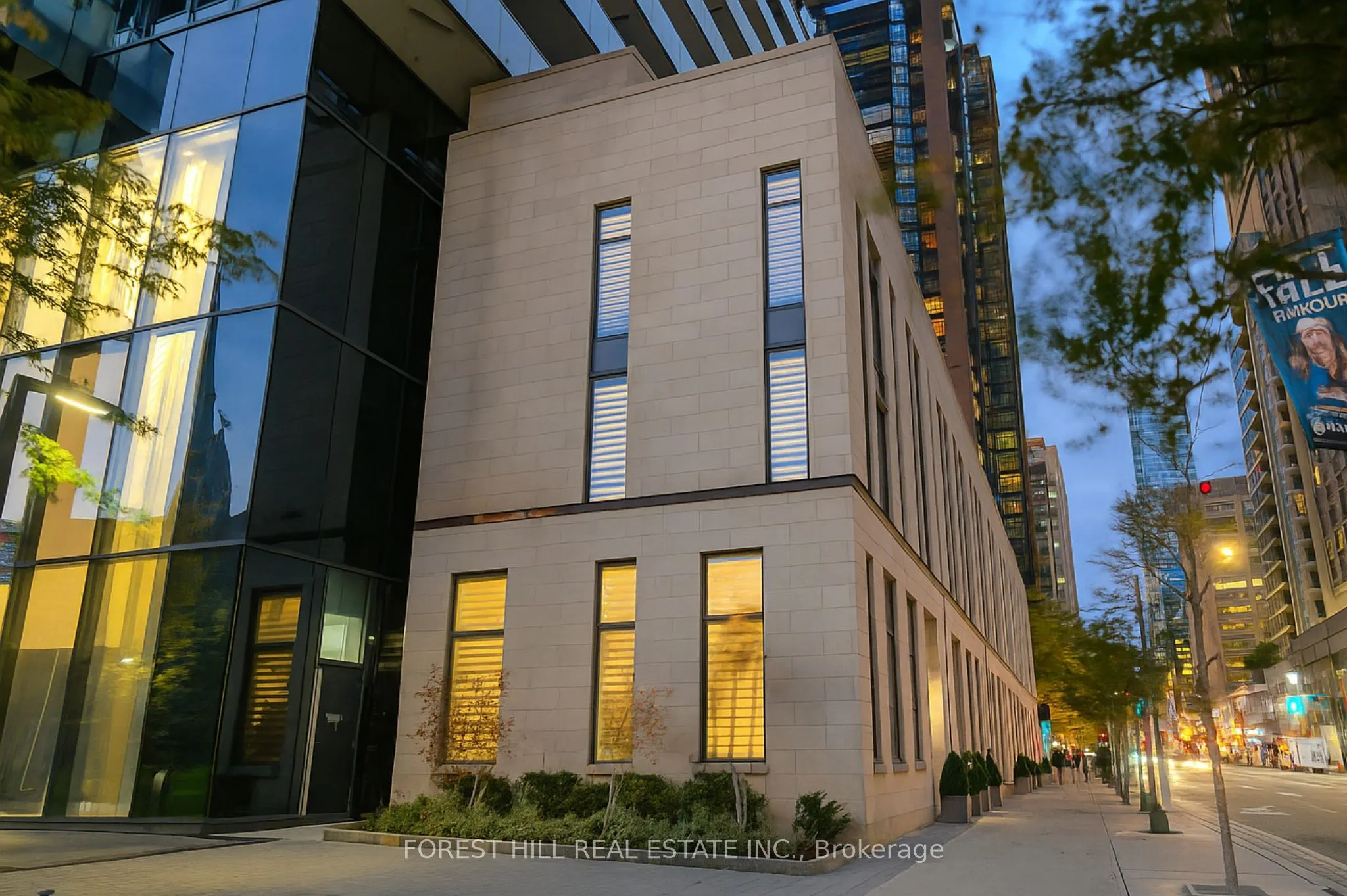 1074 Bay Street, #11