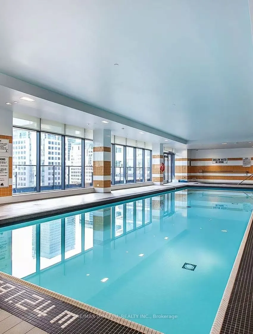 295 Adelaide Street W, #723