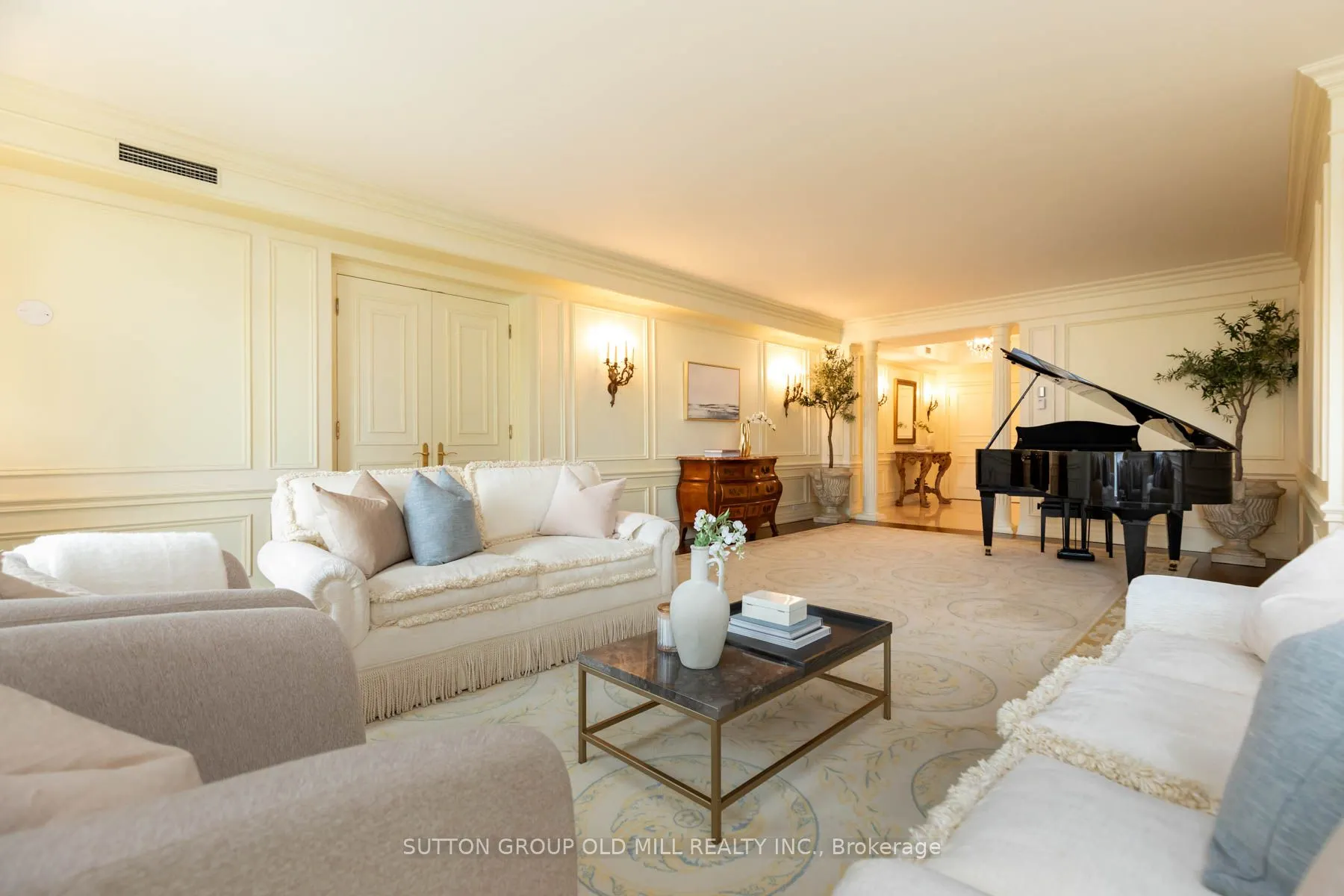 38 Avenue Road, #700