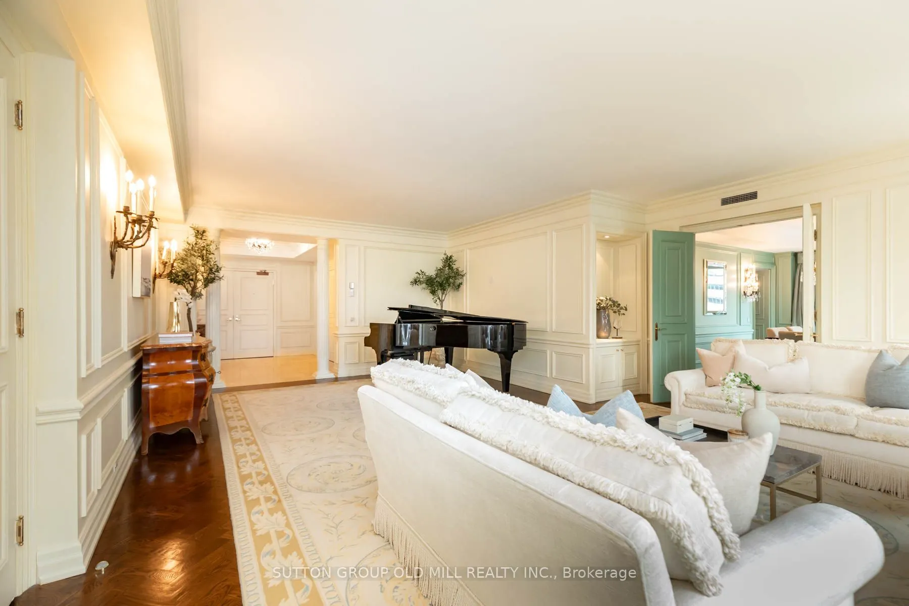 38 Avenue Road, #700