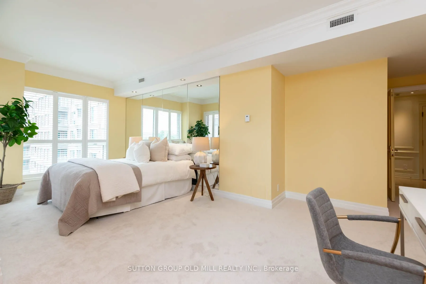 38 Avenue Road, #700