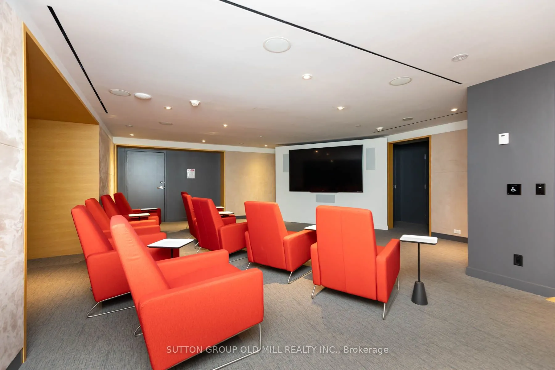 38 Avenue Road, #700