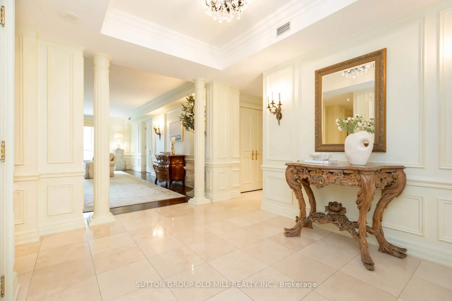 38 Avenue Road, #700