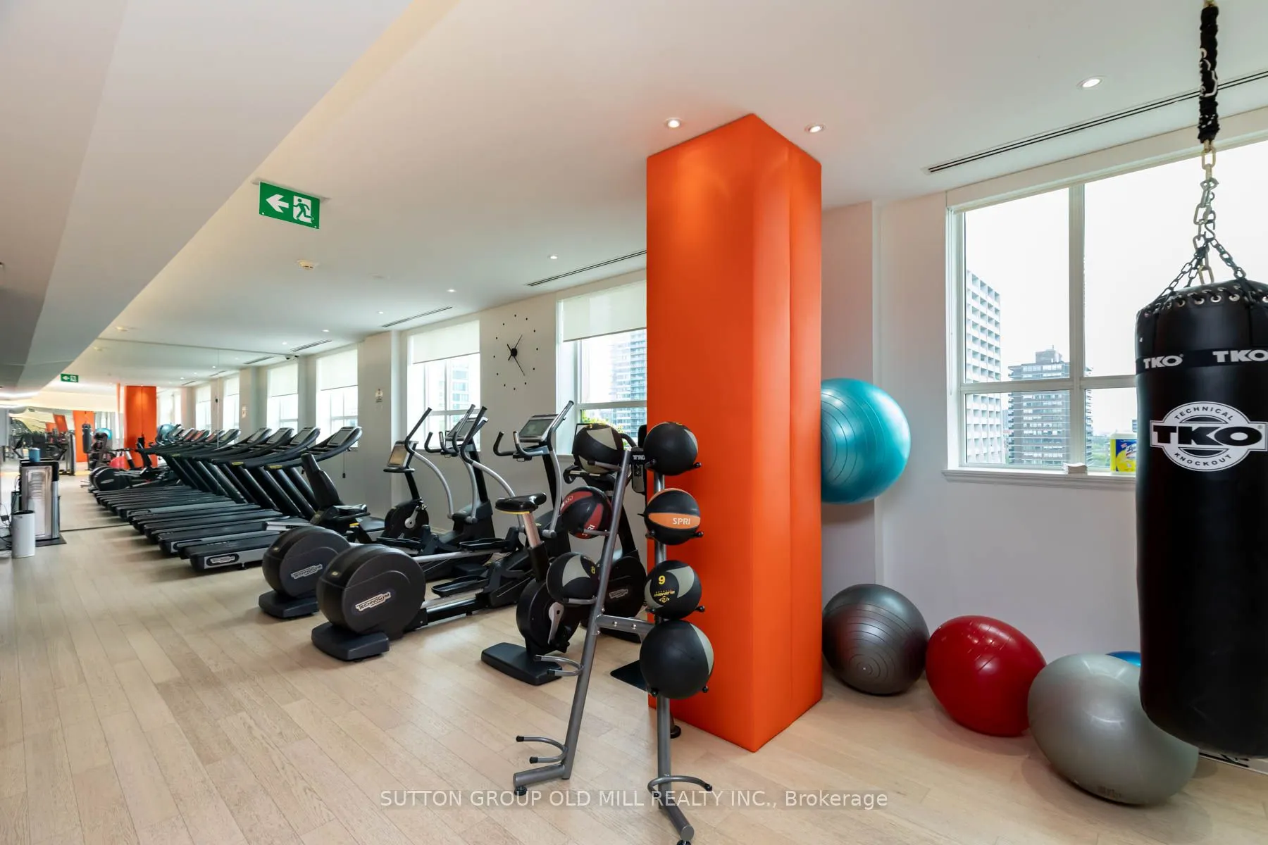 38 Avenue Road, #700