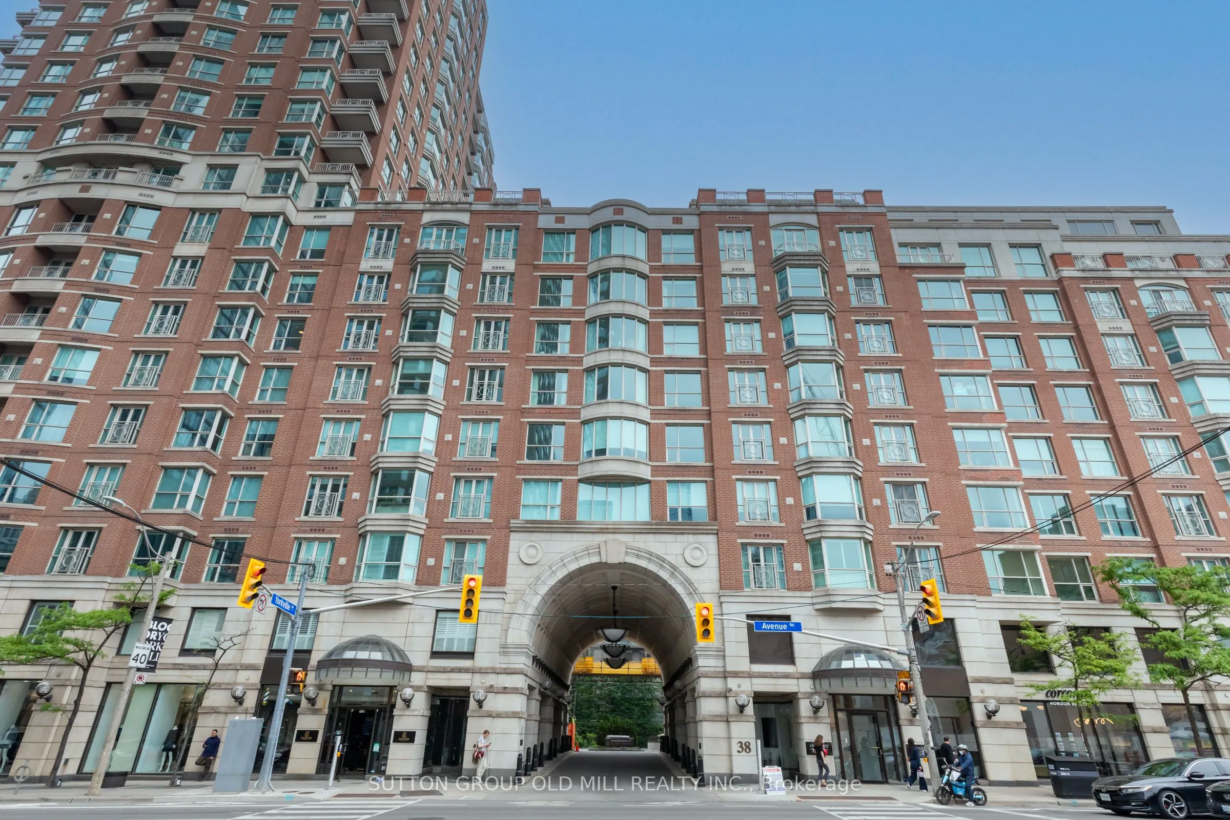 38 Avenue Road, #700