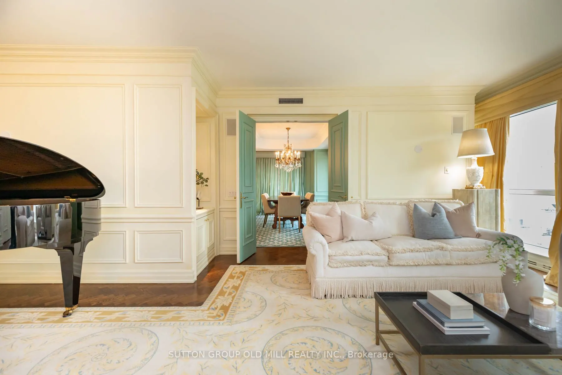 38 Avenue Road, #700