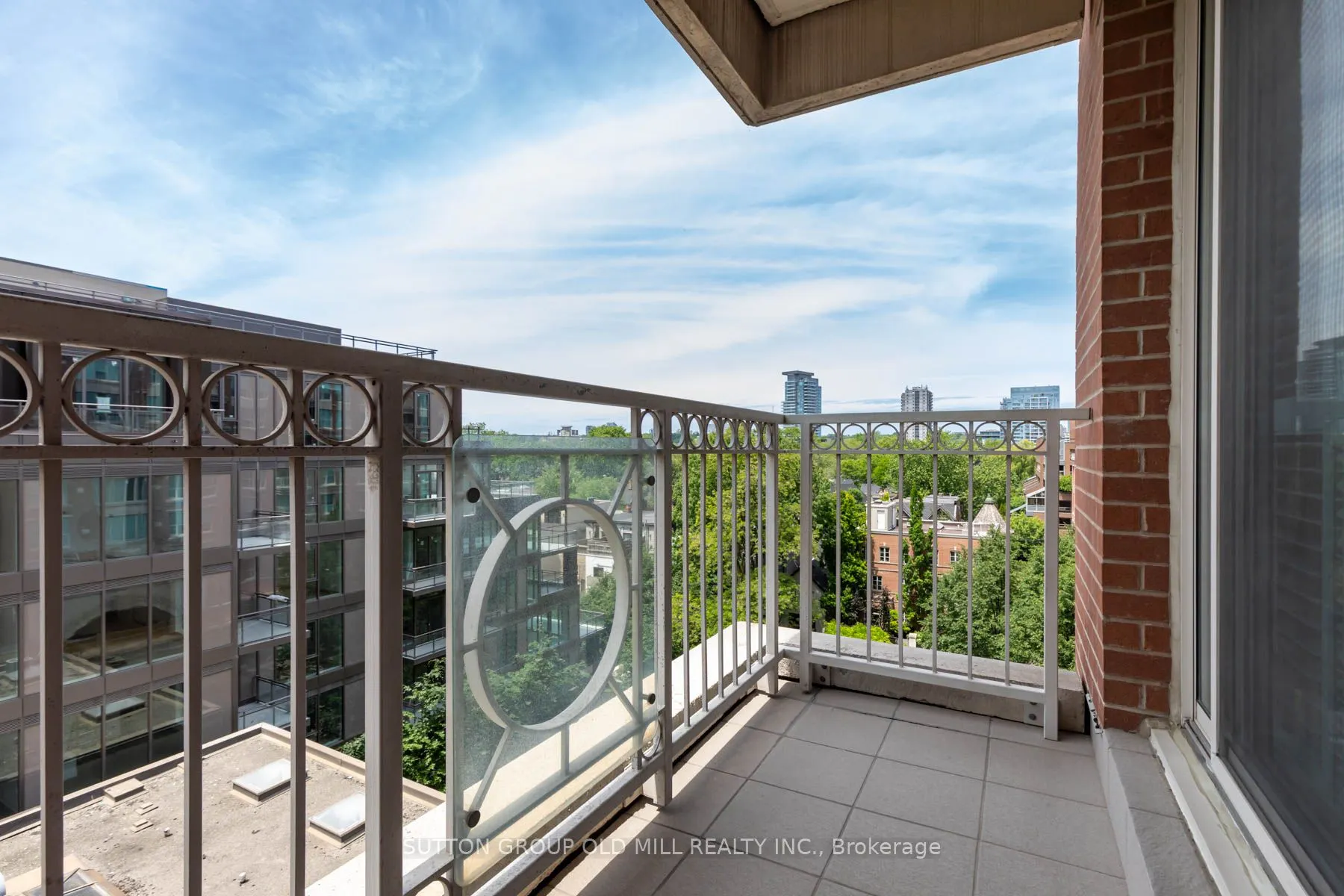 38 Avenue Road, #700