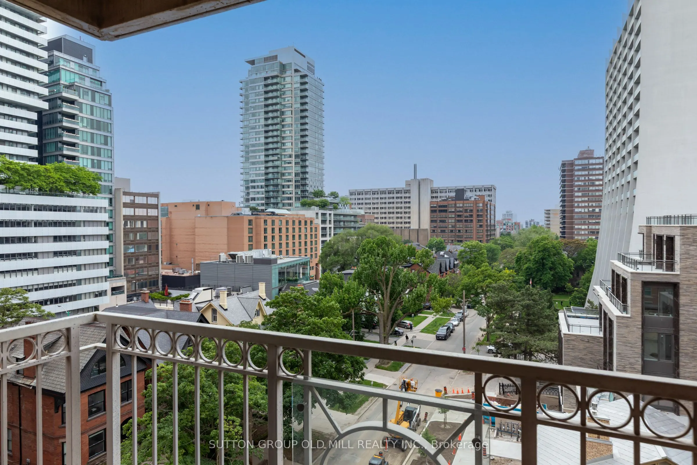 38 Avenue Road, #700