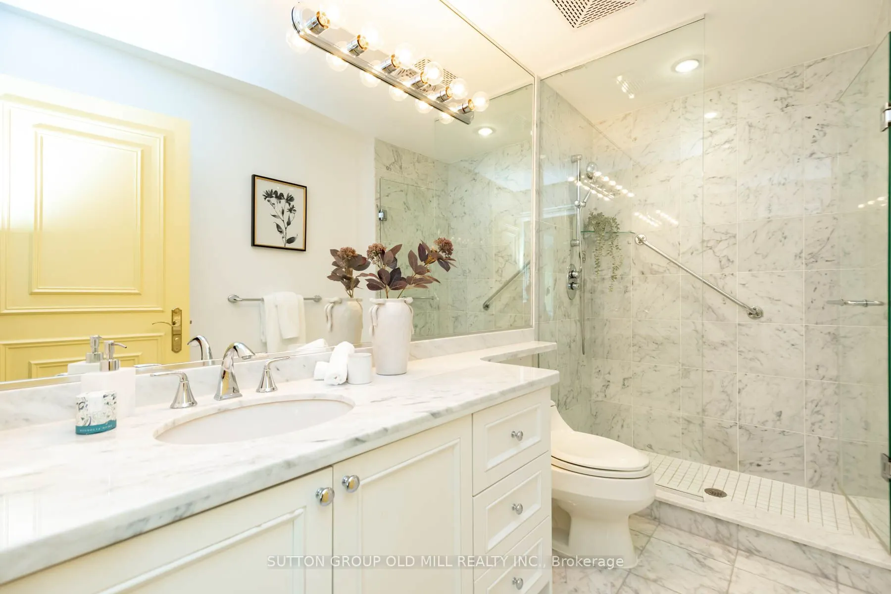 38 Avenue Road, #700