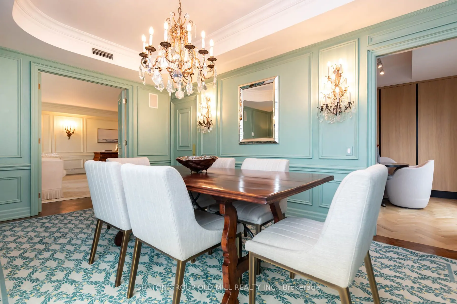 38 Avenue Road, #700