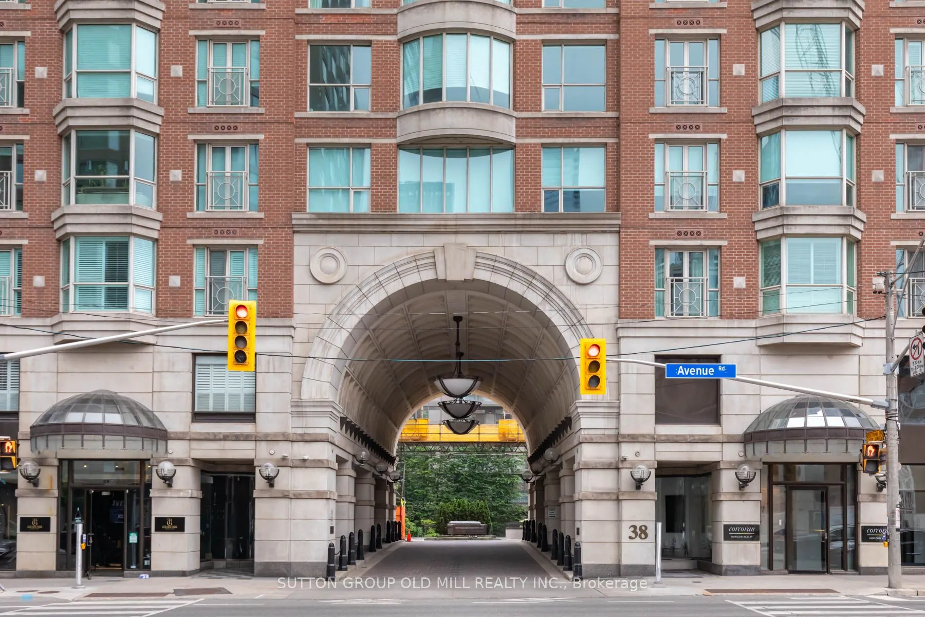 38 Avenue Road, #700