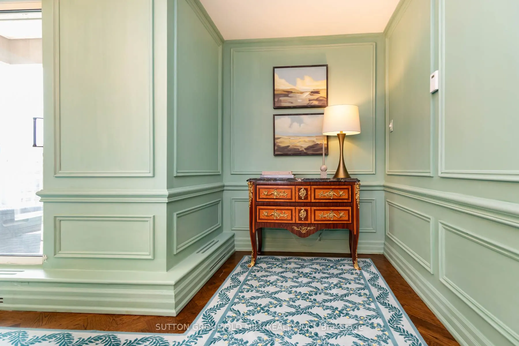 38 Avenue Road, #700