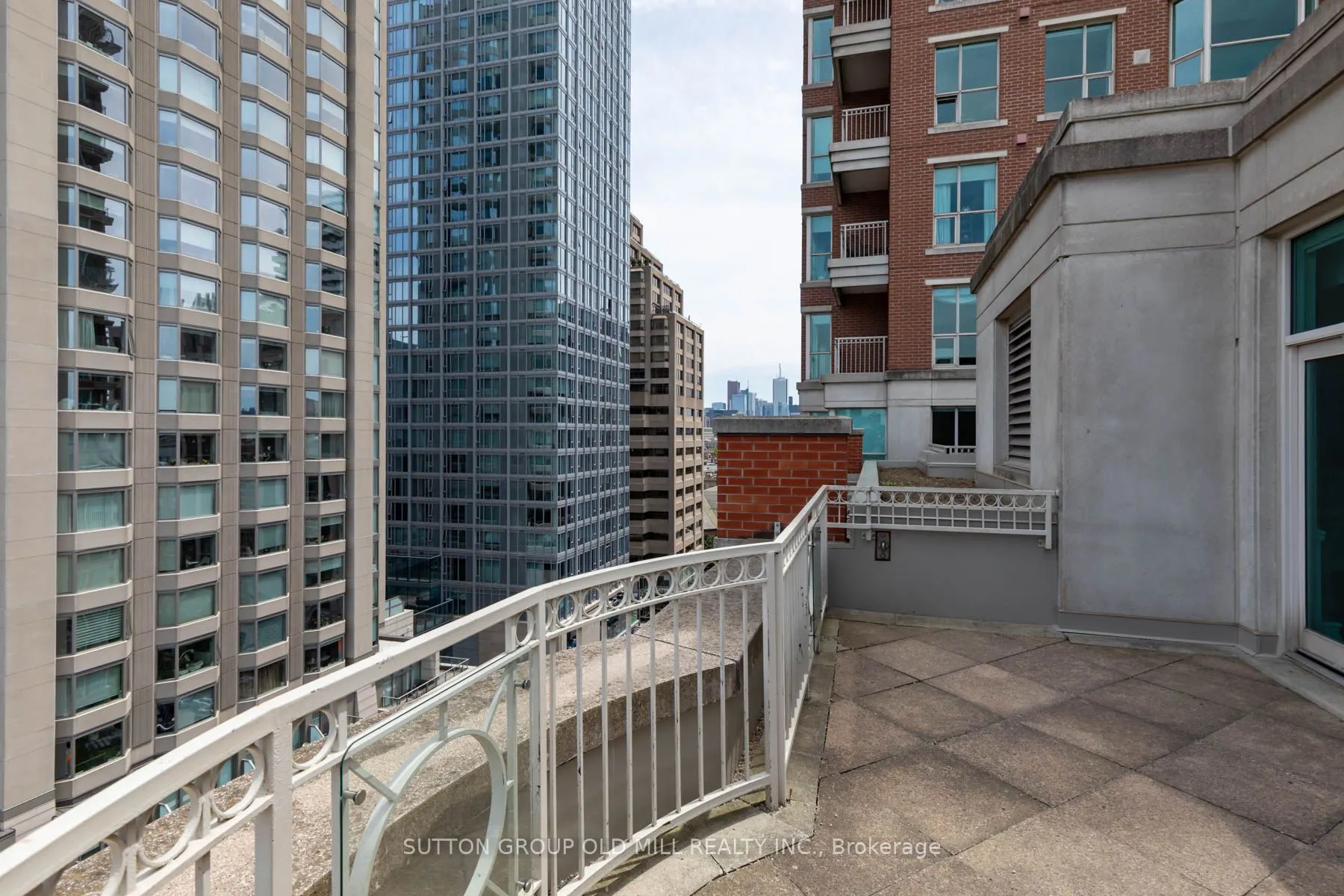 38 Avenue Road, #700