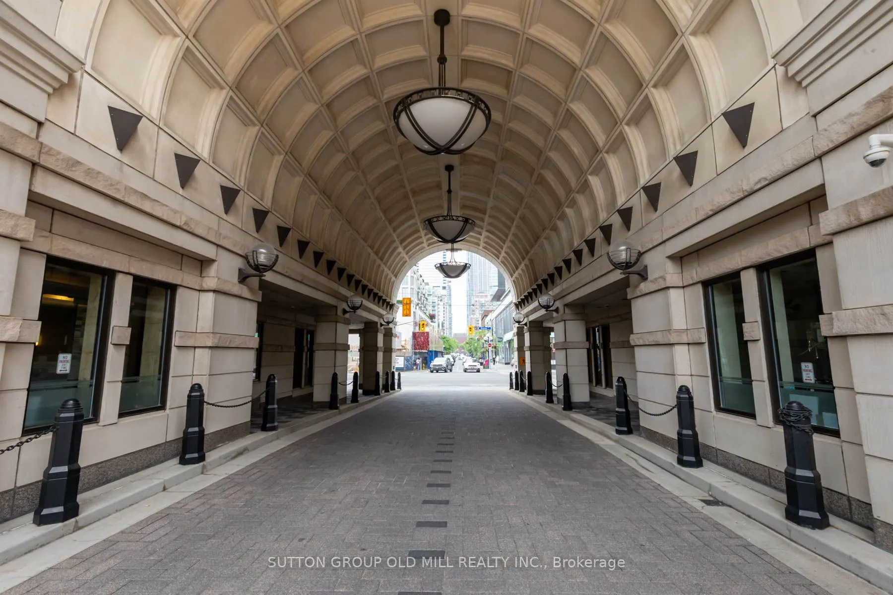 38 Avenue Road, #700