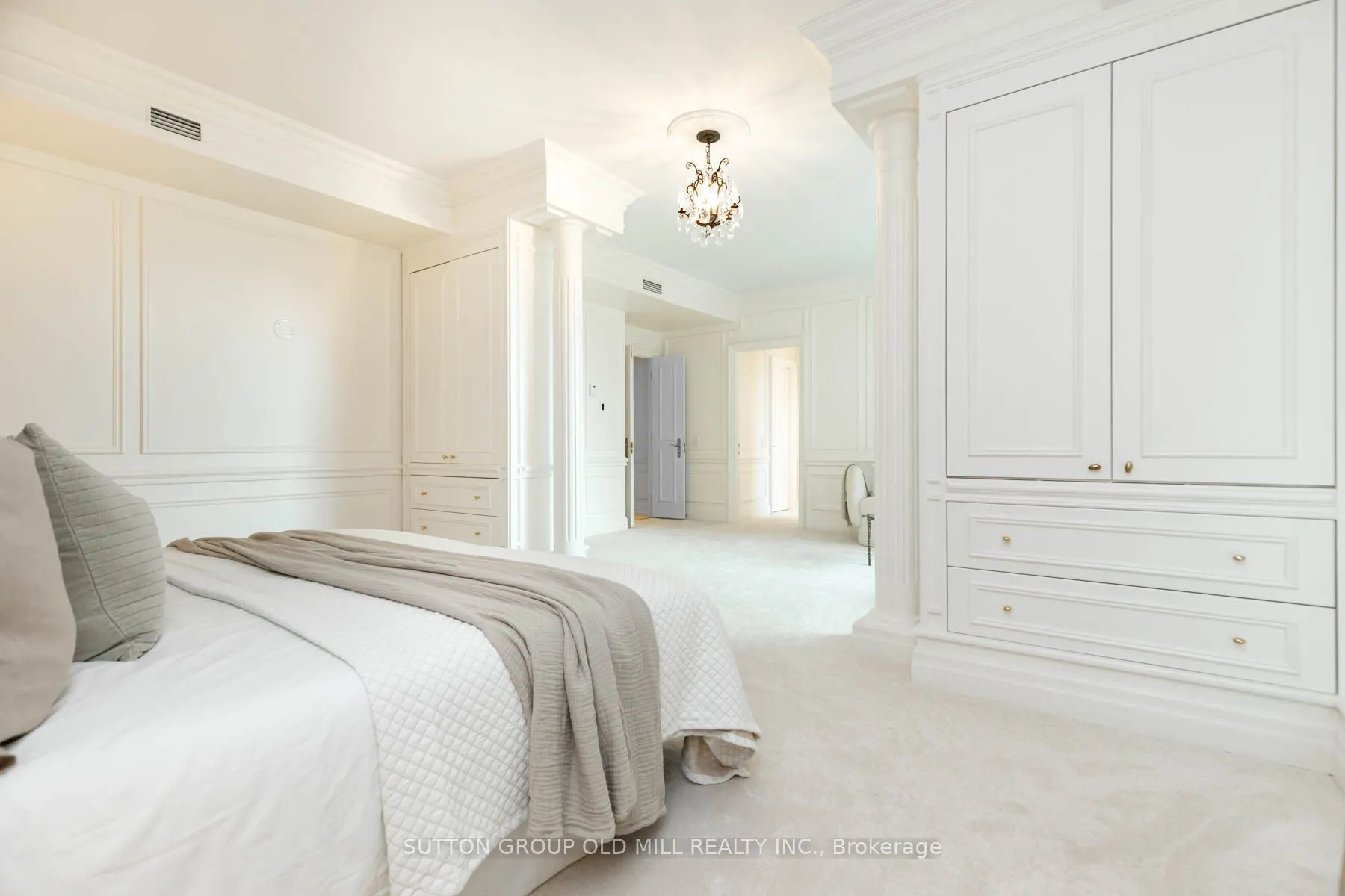 38 Avenue Road, #700