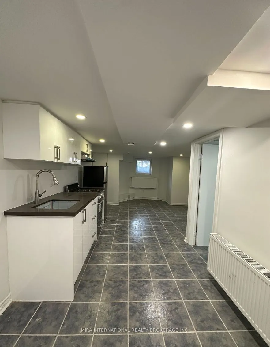 414 Dundas Street E, #B1