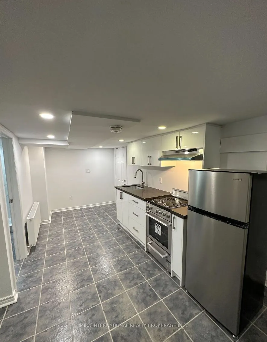 414 Dundas Street E, #B1