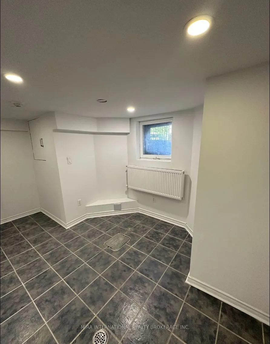 414 Dundas Street E, #B1