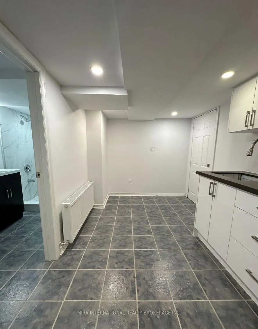 414 Dundas Street E, #B1