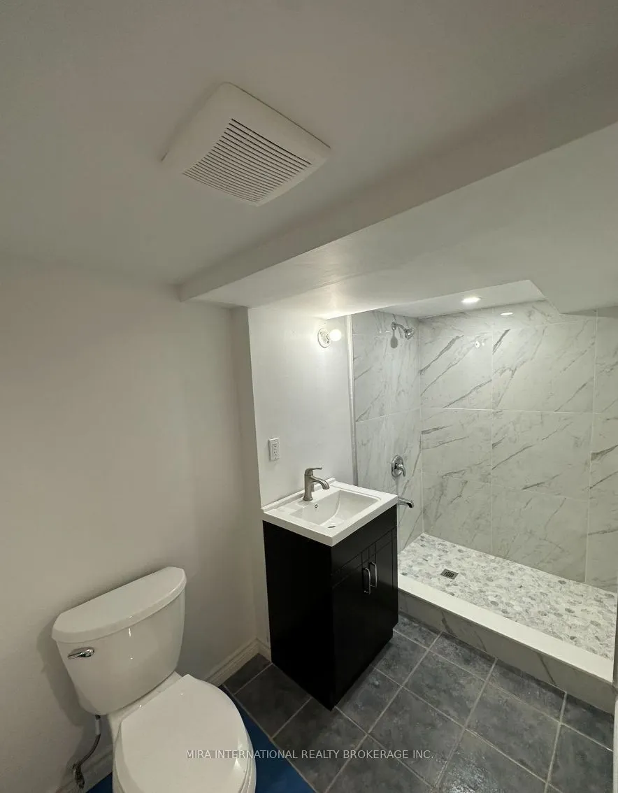 414 Dundas Street E, #B1