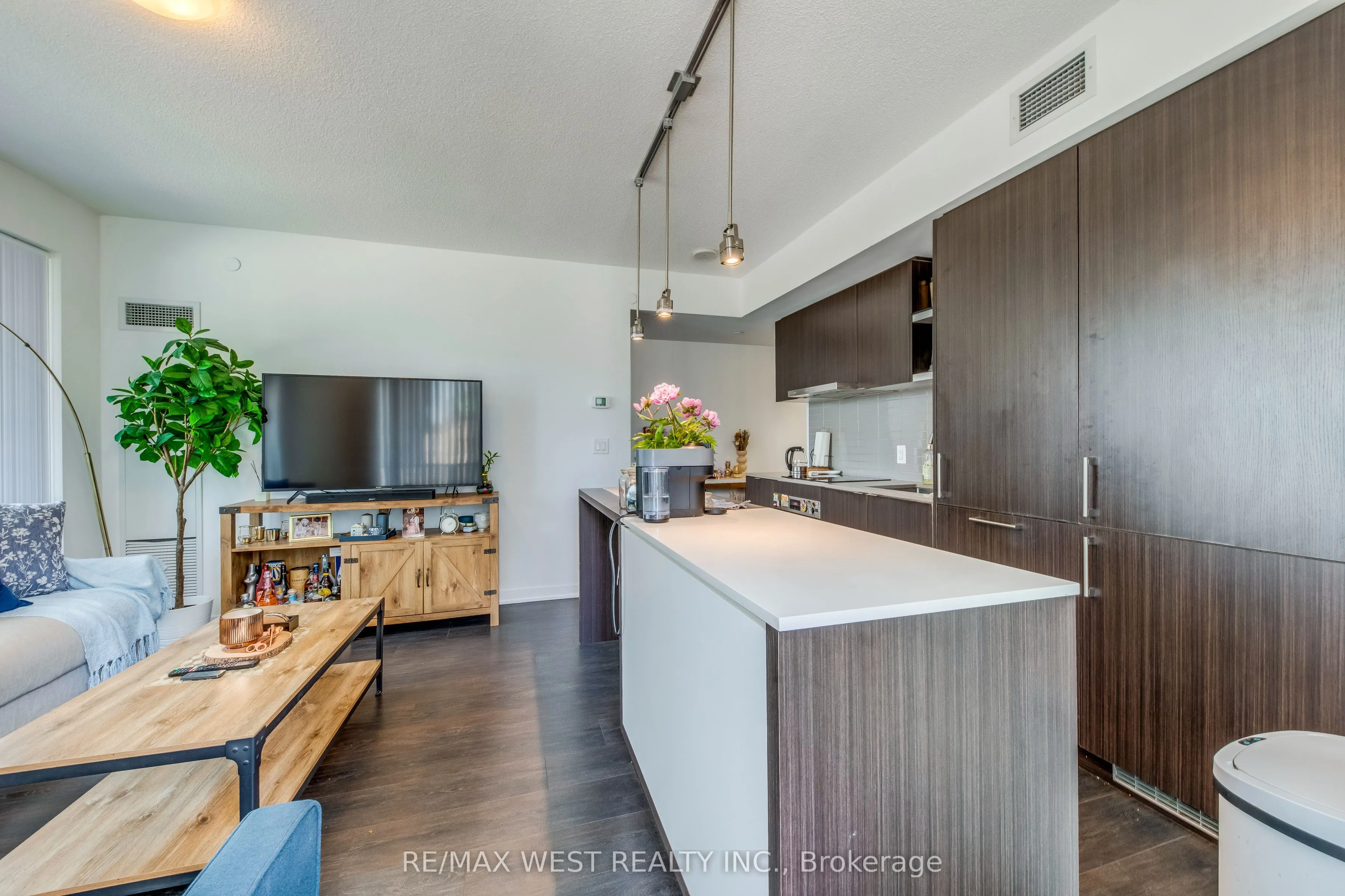 100 Harbour Street, #2004