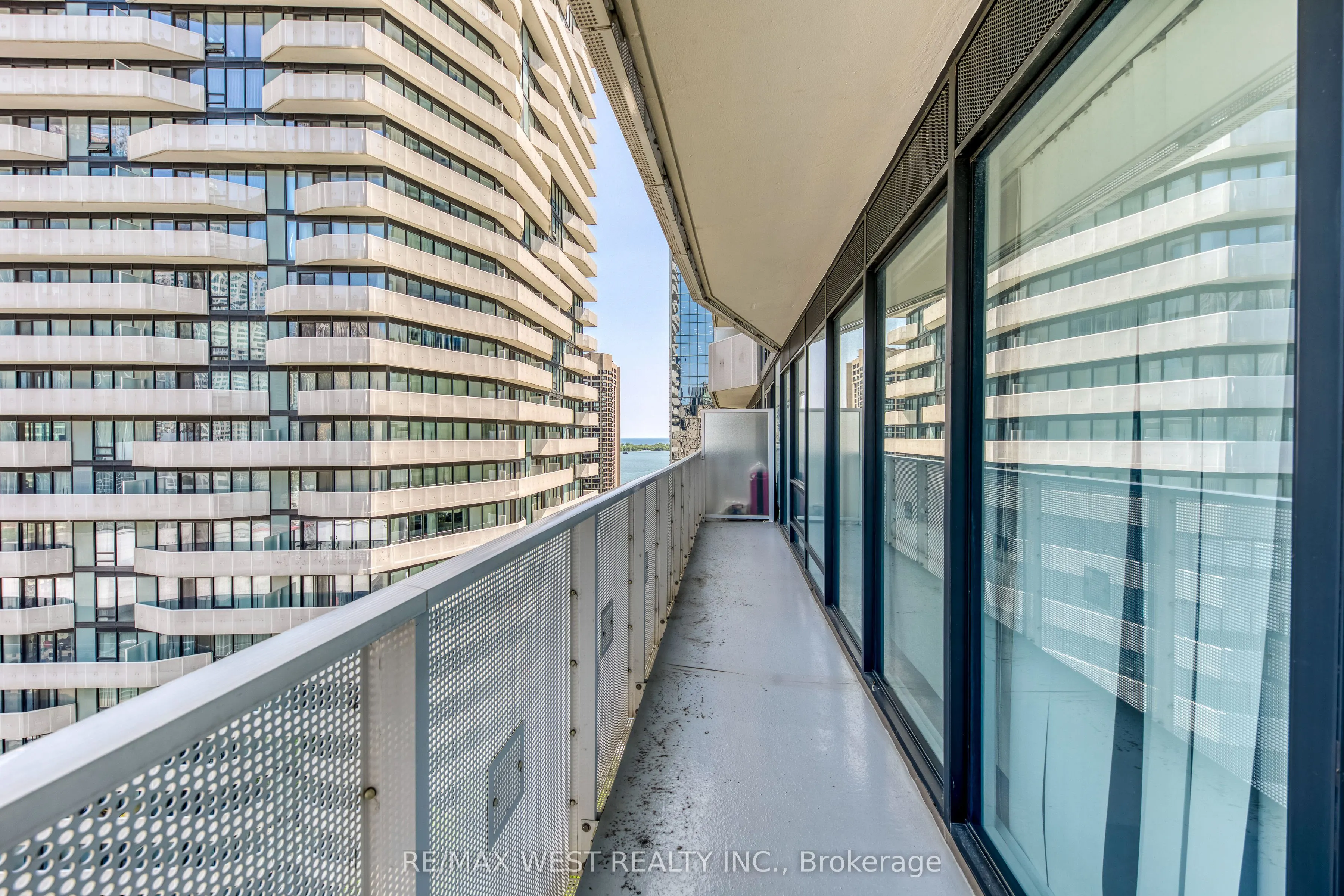 100 Harbour Street, #2004