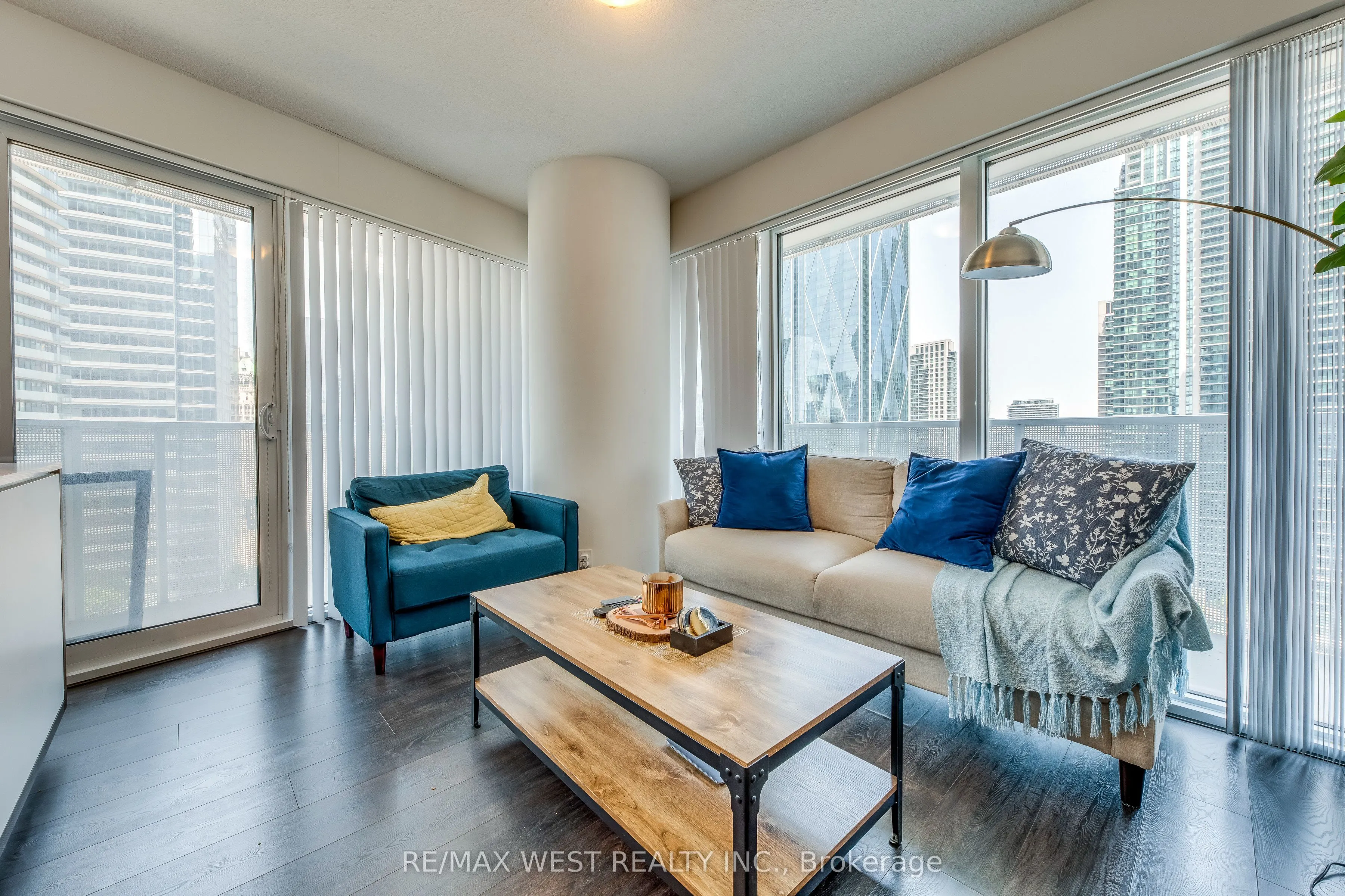 100 Harbour Street, #2004