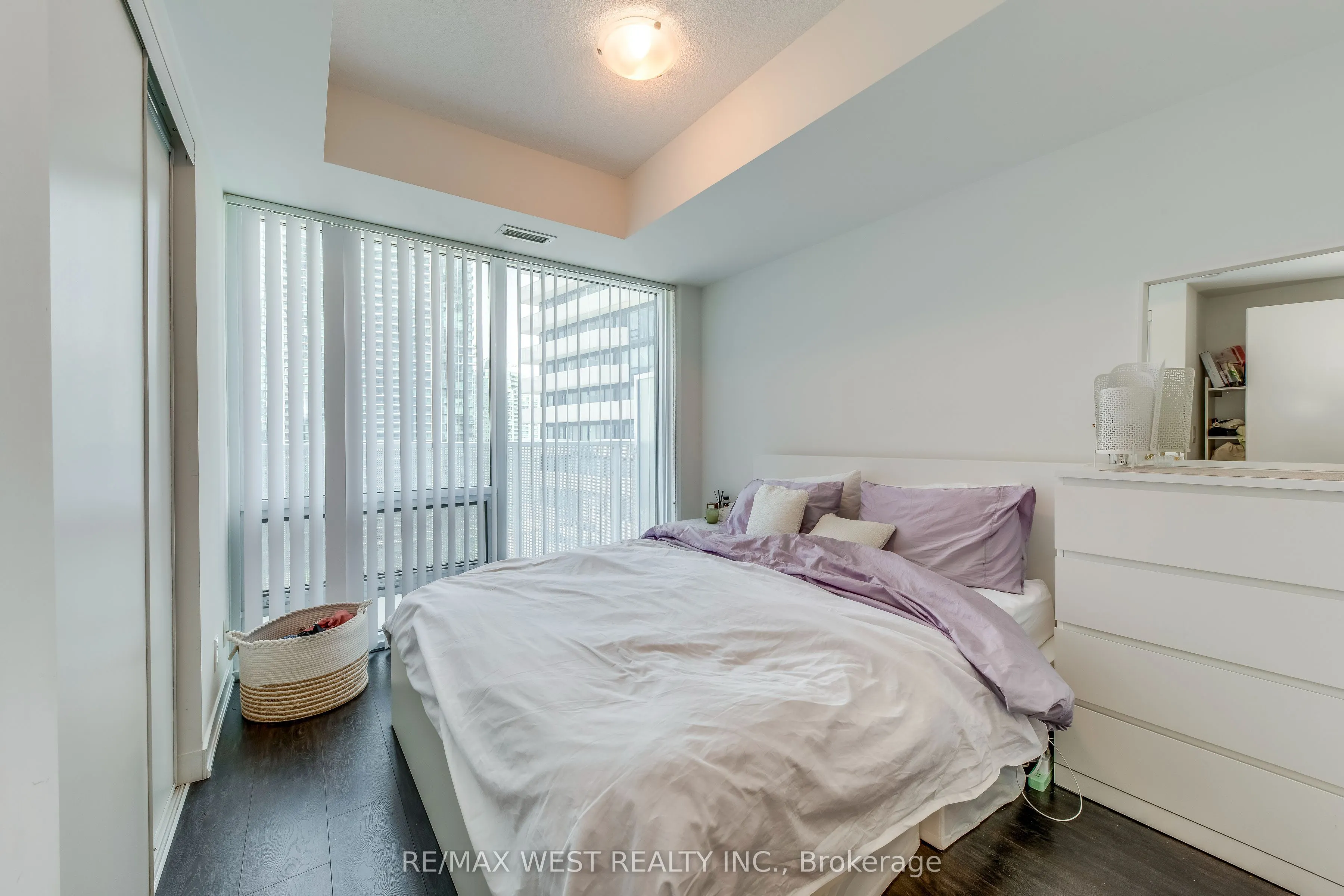 100 Harbour Street, #2004