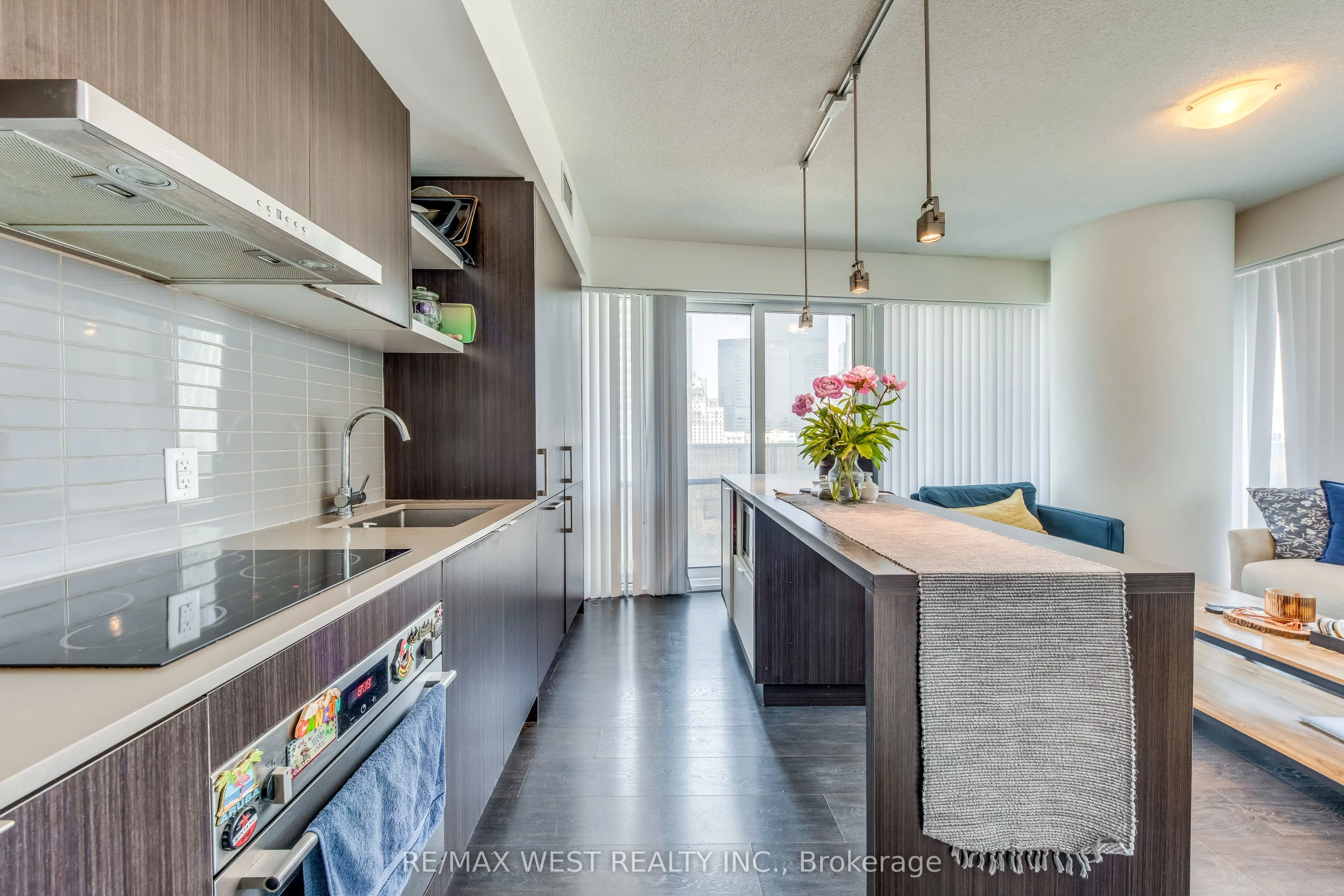 100 Harbour Street, #2004